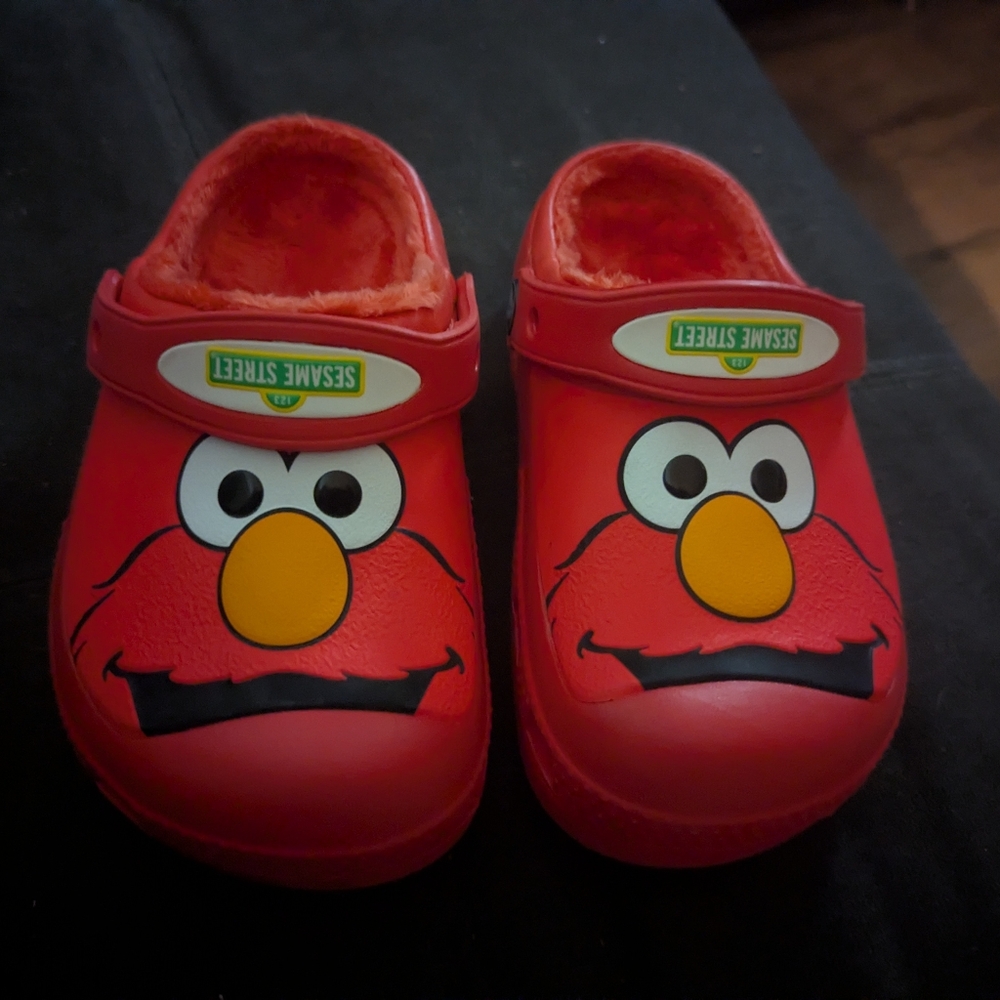 Crocs Sesame Street Fur Lined Elmo Crocs Size 1